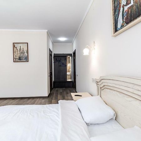 Opera House Apartment 3 Lviv Exterior foto